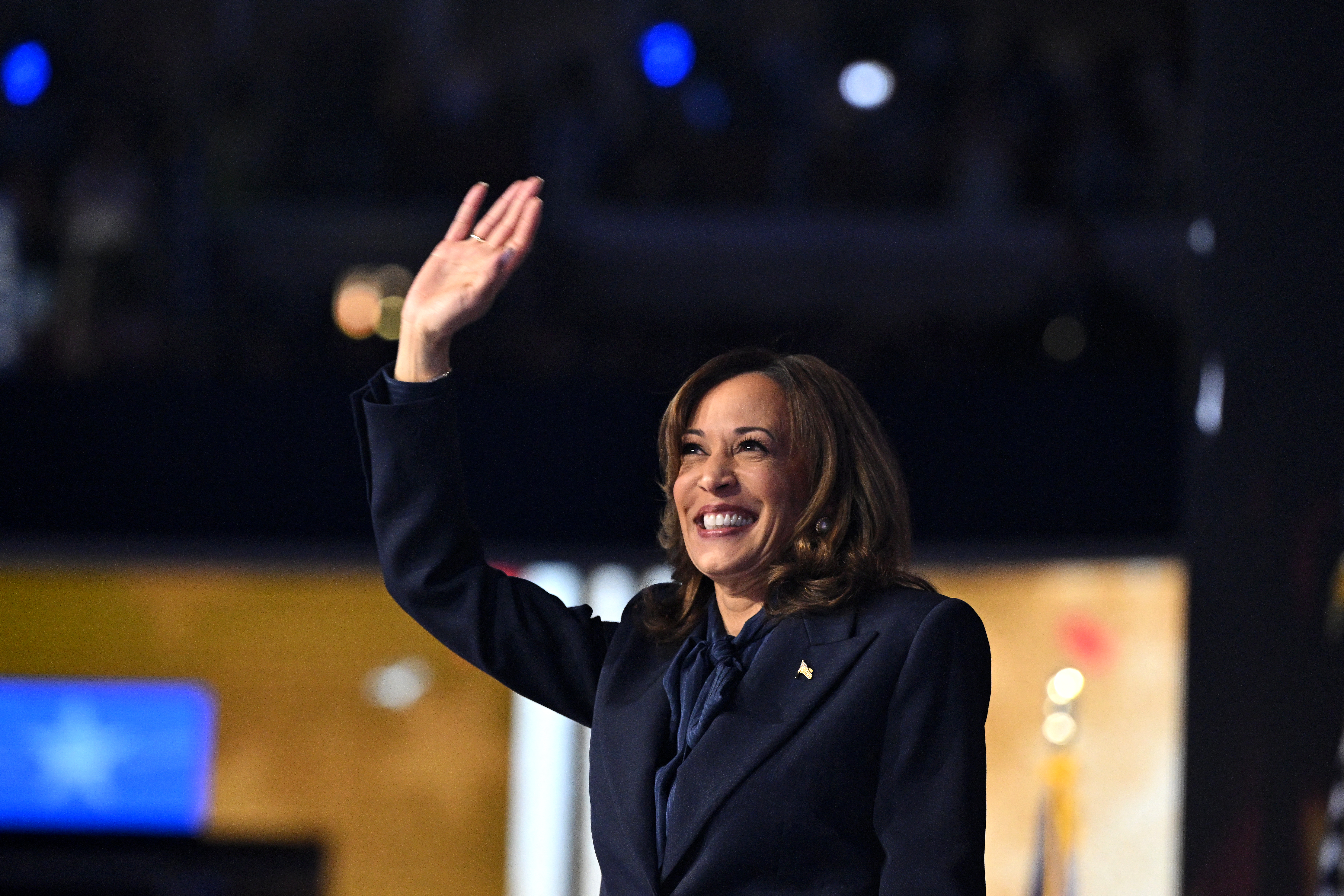 Campaña de Kamala Harris anuncia que recaudó 540 millones de dólares en poco más de un mes