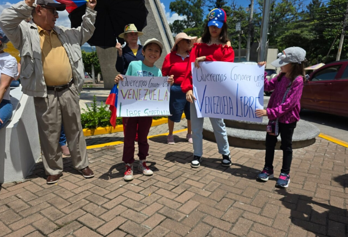 Venezolanos en Honduras protestaron contra la reelección de Nicolás Maduro