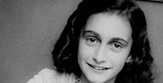 Una carta anónima, informantes y una traición: las hipótesis que persisten sobre la detención de Ana Frank