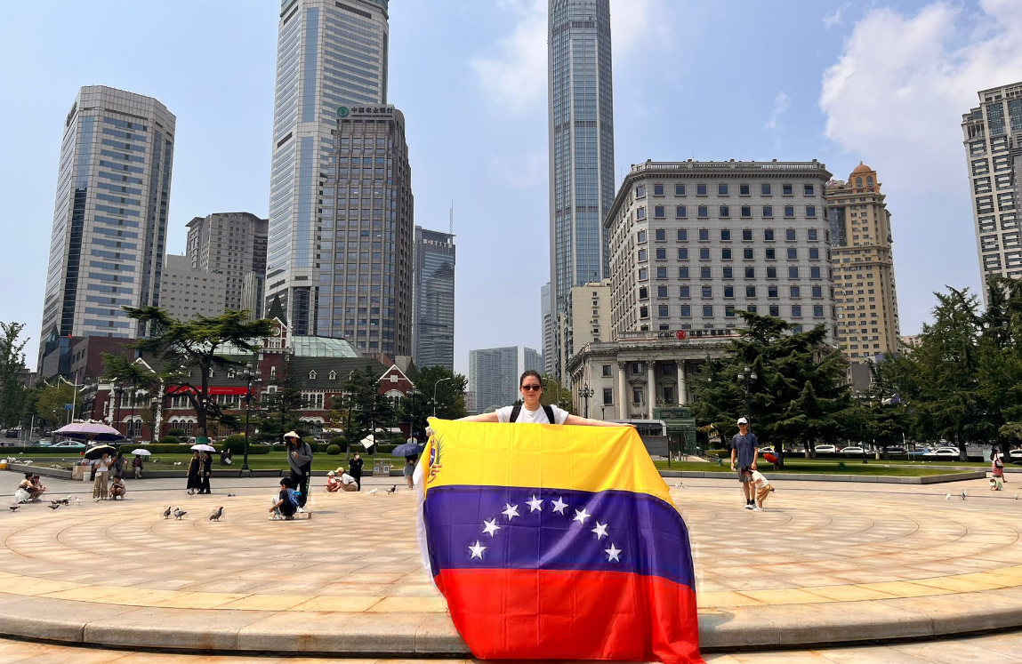 Hasta en China, venezolana se unió a la Gran Protesta Mundial de este #17Ago