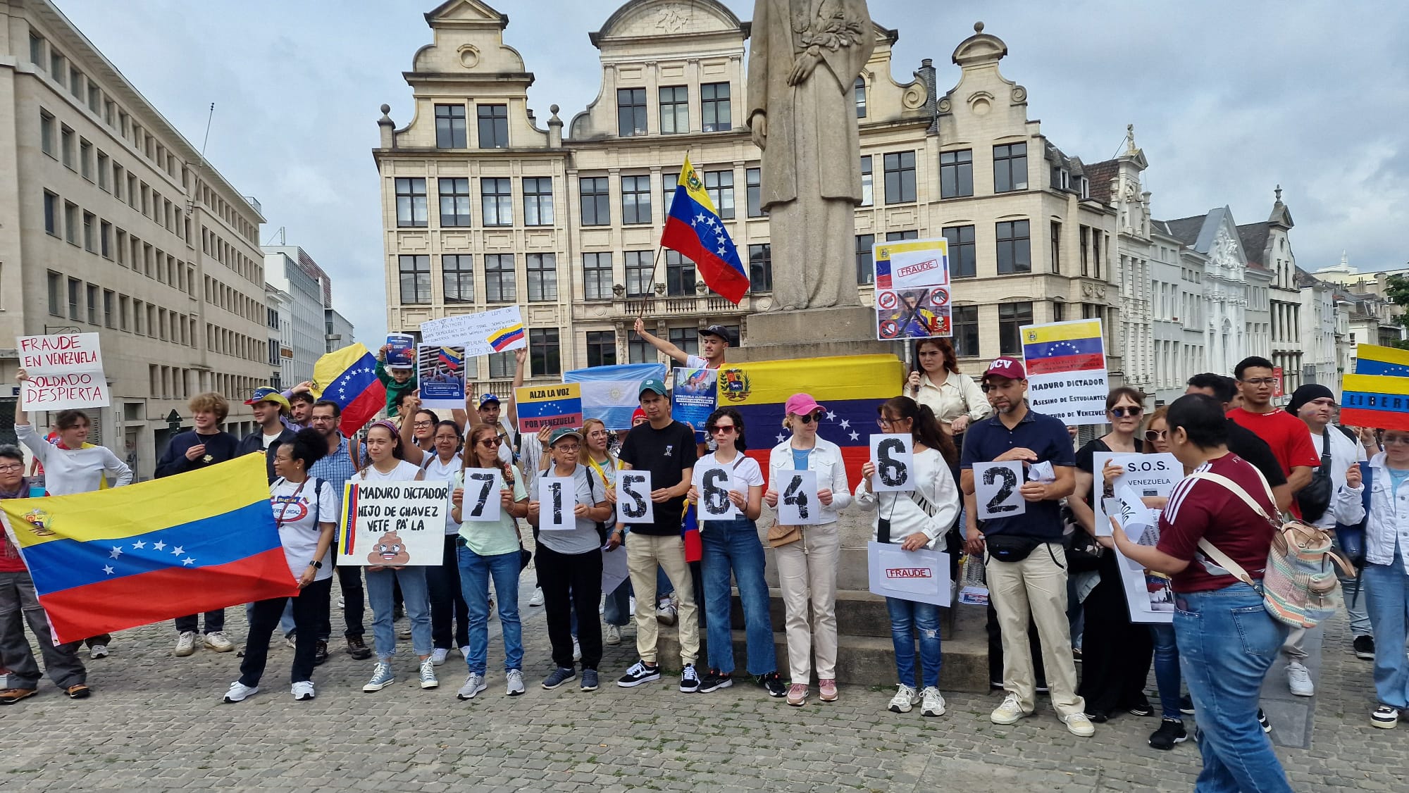 Venezolanos se concentran en Bruselas tras convocatoria de Edmundo González y María Corina Machado (Imágenes)