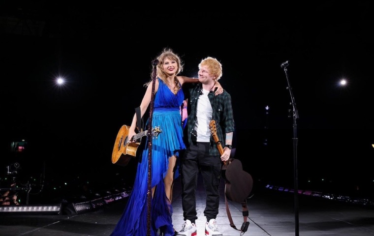 Taylor Swift sorprende a sus fans al subir a Ed Sheeran al escenario