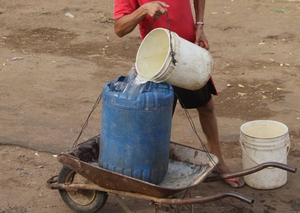 Vecinos en Maracaibo denuncian que llevan aproximadamente 10 años sin agua por tubería 