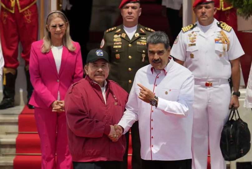 Exilio y traición a la patria: los paralelismos de Maduro y Ortega en su ofensiva contra la disidencia