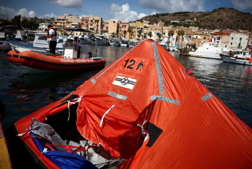 El capitán de supervelero Bayesian sobrevivió al naufragio y habló sobre la tormenta que lo provocó: “No la vimos venir”