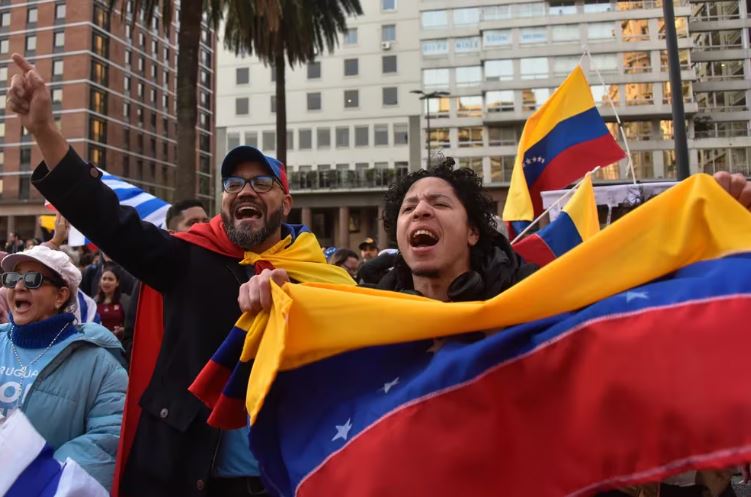 Venezolanos en Uruguay fueron convocados a una concentración para recibir a Edmundo González