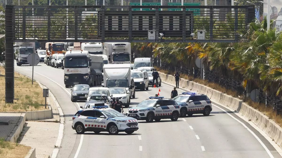 Detenido un policía acusado de ayudar a Puigdemont a escapar tras su reaparición en Barcelona