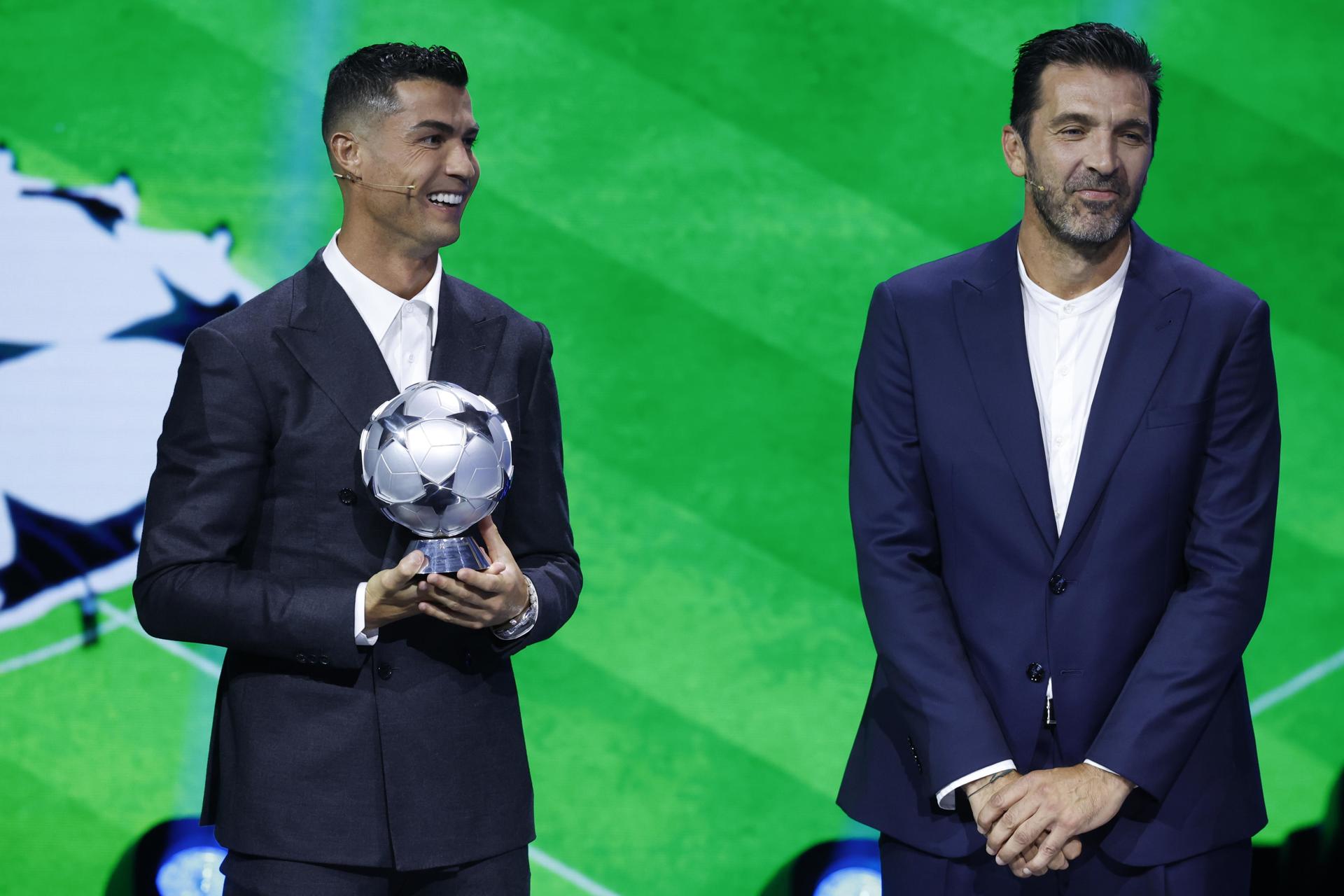 Cristiano Rondaldo recibió el premio como máximo goleador histórico de la Champions