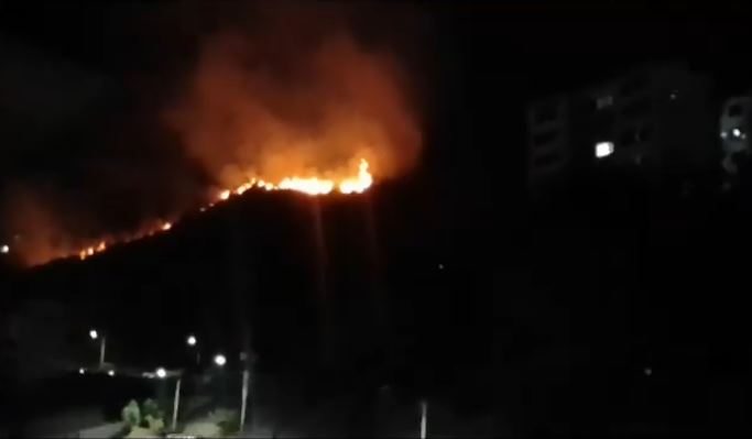 Incendio forestal se registró cerca de conjunto residencial en Los Teques este #30Ago (Video)