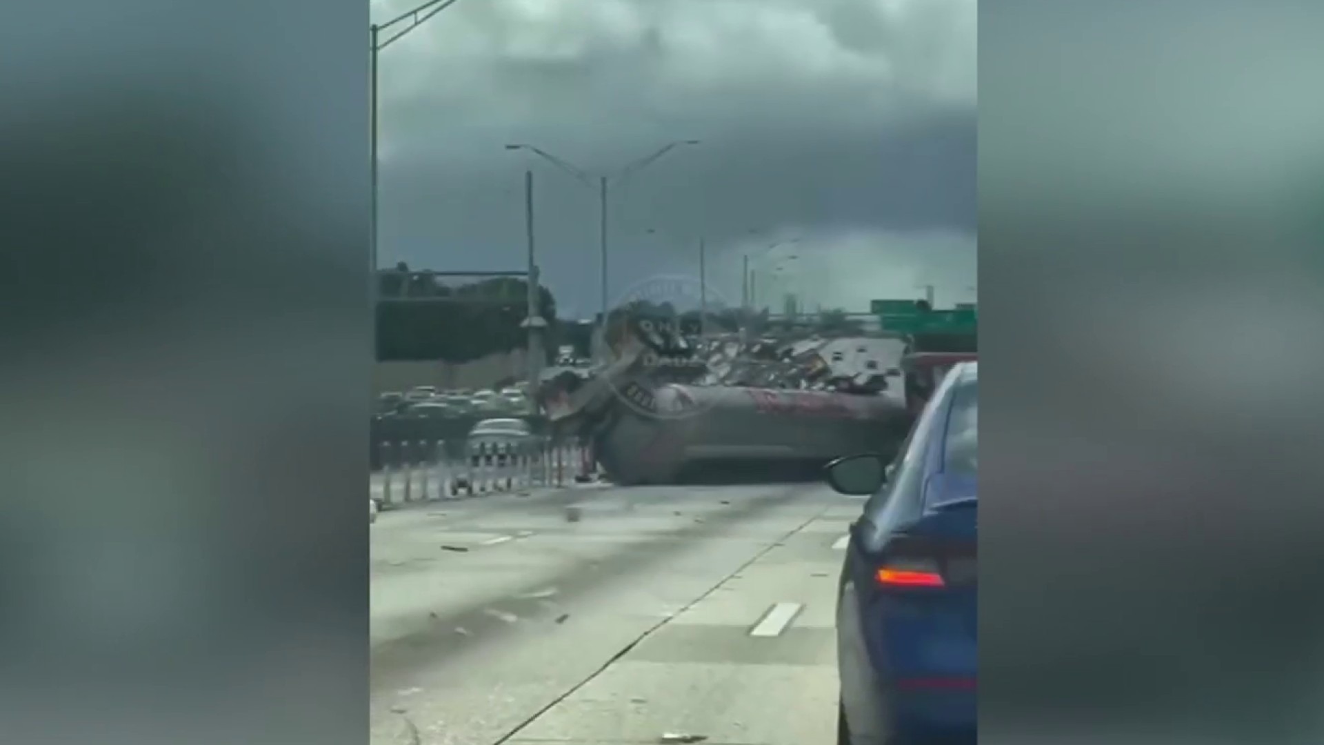 Impactante choque múltiple obligó a cerrar parcialmente una autopista en Miami (VIDEO)