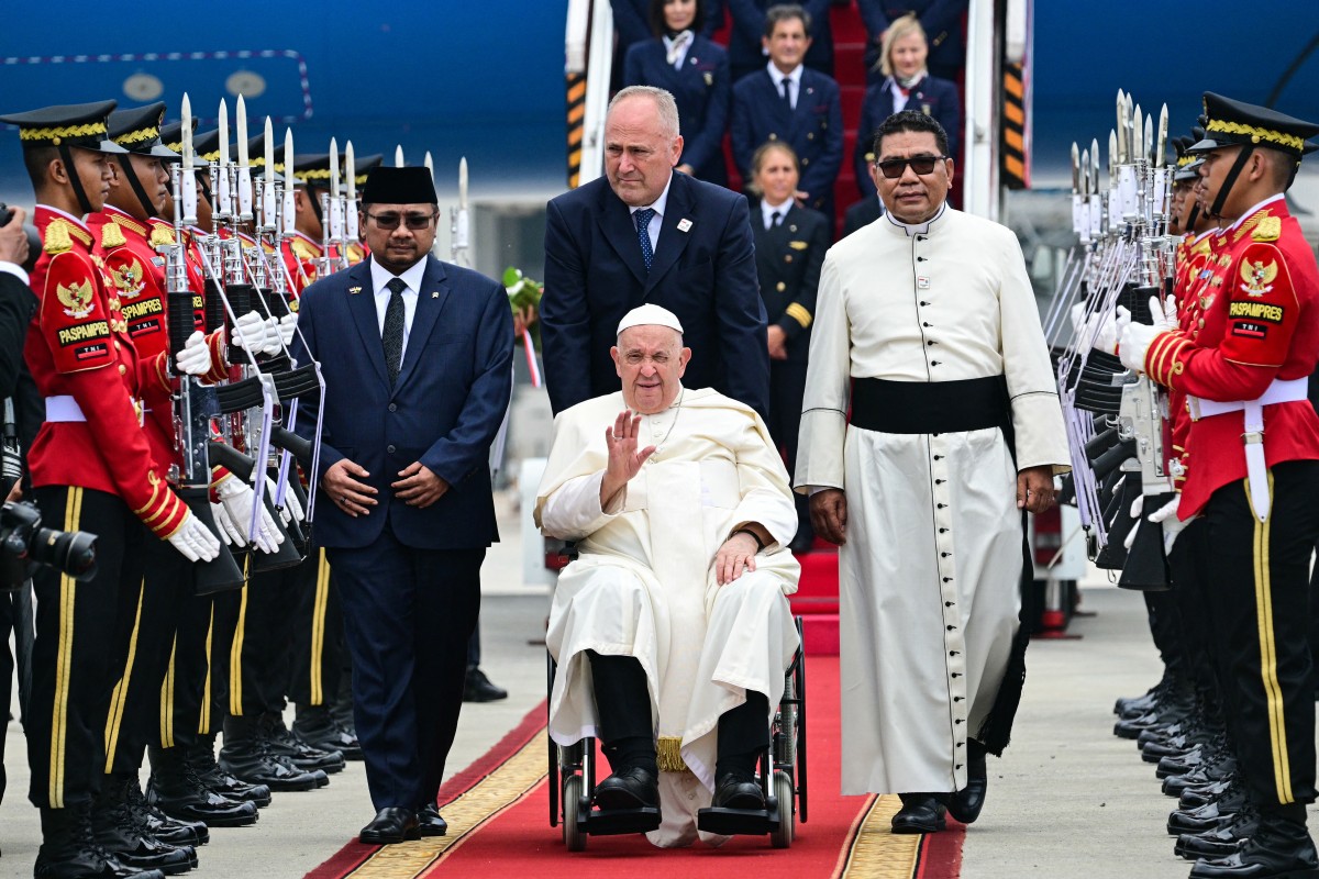 El papa Francisco llega a Indonesia, “ejemplo de convivencia”, para relanzar los lazos con el islam