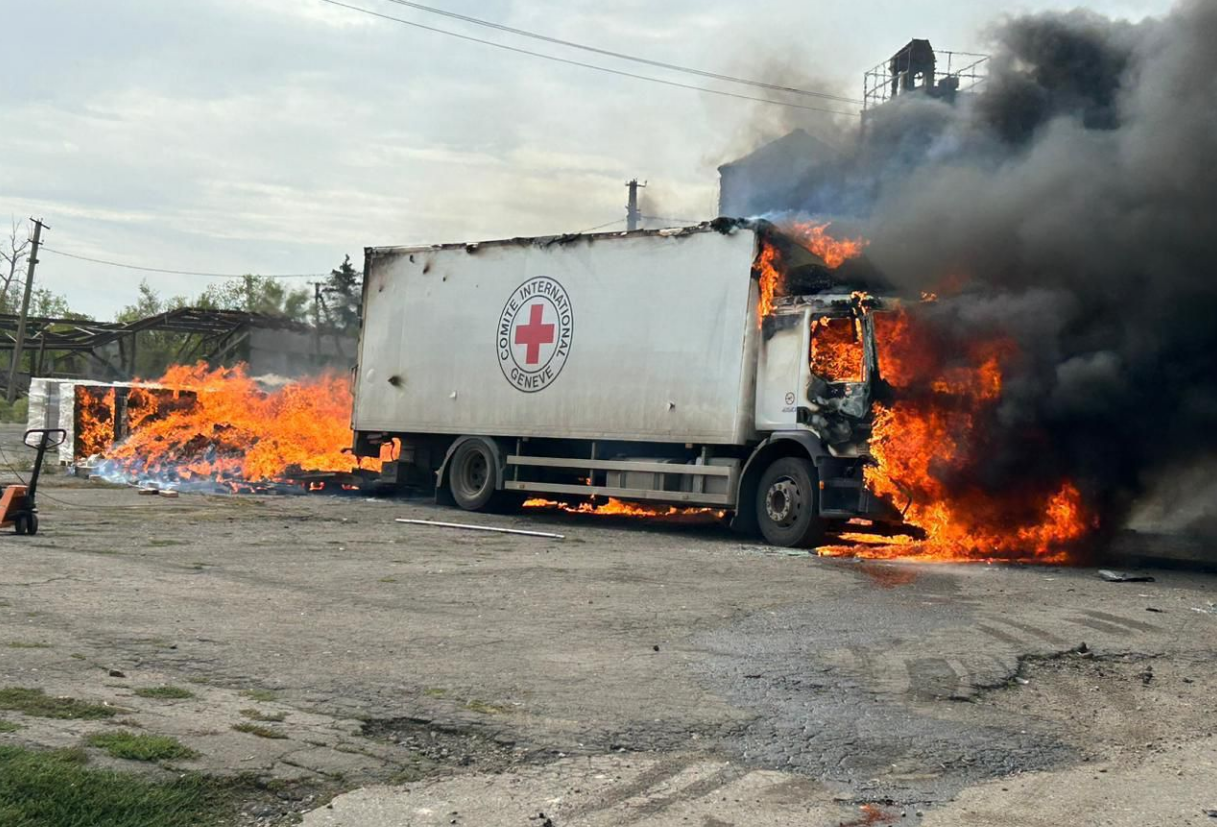 Ataque ruso causó mortal tragedia al impactar convoy de la Cruz Roja en Ucrania