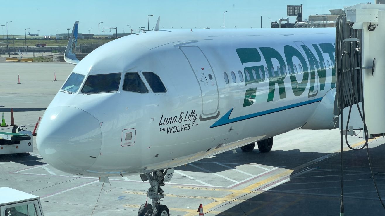 Entró en pánico durante un vuelo en California y agredió a la tripulación