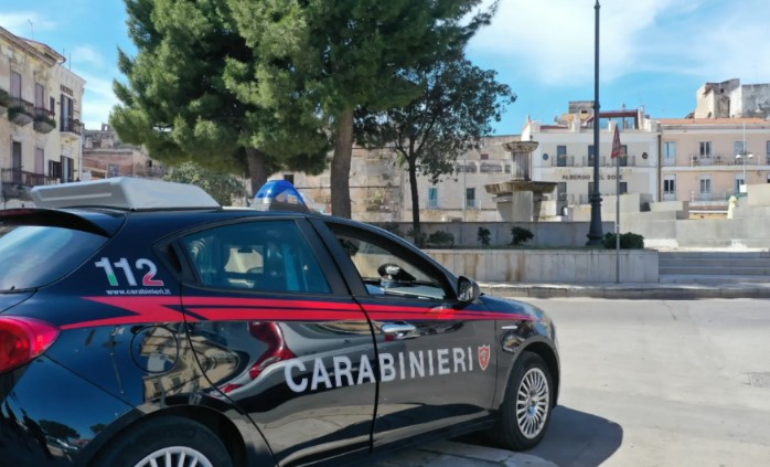 Hallan los cadáveres de dos recién nacidos en el jardín de una casa en Italia