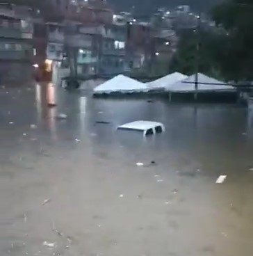 Así quedó la calle la Línea de Petare luego del fuerte aguacero de este #2Sep (Video)