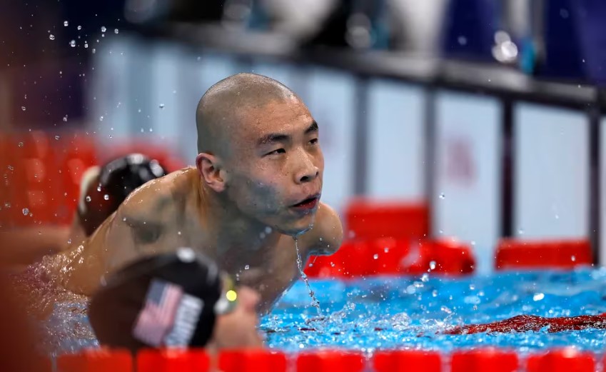 El nadador sin brazos que ganó cinco medallas, quebró récords y sorprendió al mundo por recorrer la pileta “sin respiración”