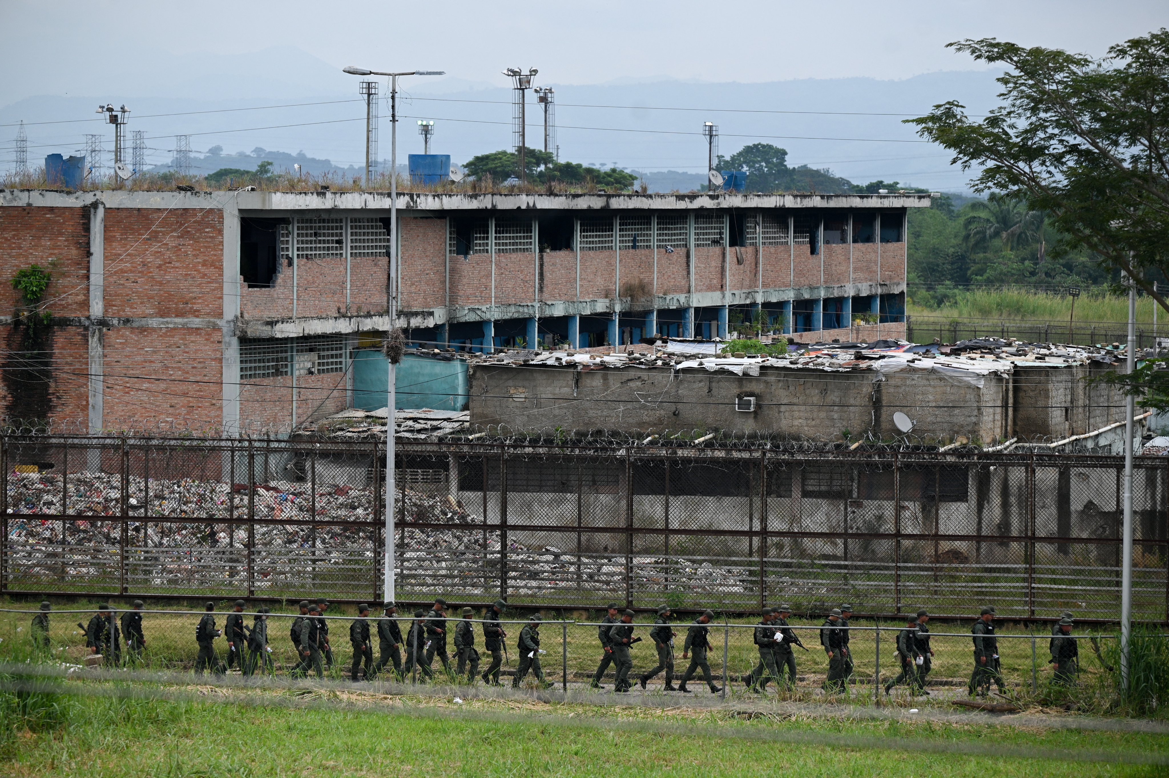 Familiares de presos políticos no tienen recursos para visitarlos en lejanas cárceles de Tocuyito, Tocorón y Yare III