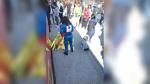 Mujer murió al lanzarse de un Transmilenio en Bogotá; la policía halló droga en sus bolsillos