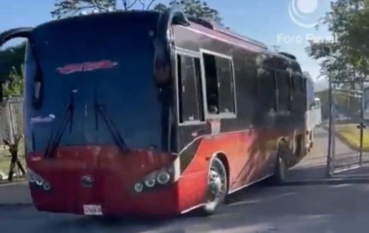 VIDEO: el llanto de las madres que observan partir a sus hijos detenidos por protestar en Anzoátegui