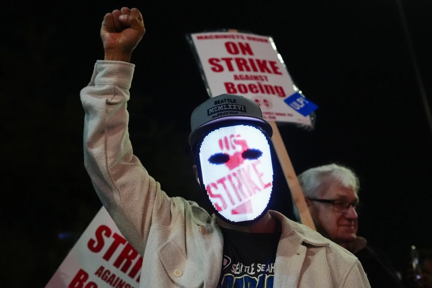 Trabajadores de fábrica de Boeing van a huelga en EEUU por primera vez en 16 años