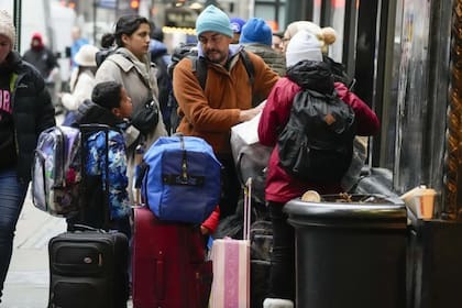 Nueva York ofrece 4 mil dólares a migrantes para dejar los refugios: los requisitos y quiénes aplican