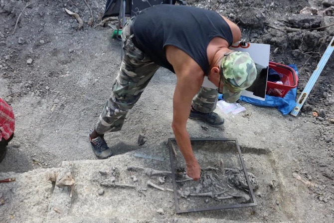 Descubren una tumba de “vampiros” bajo el palacio de un obispo