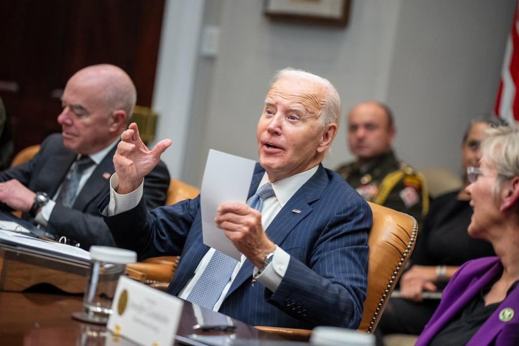 Casi un millón de migrantes permanecerán indefinidamente en EEUU por la “amnistía silenciosa” de Biden