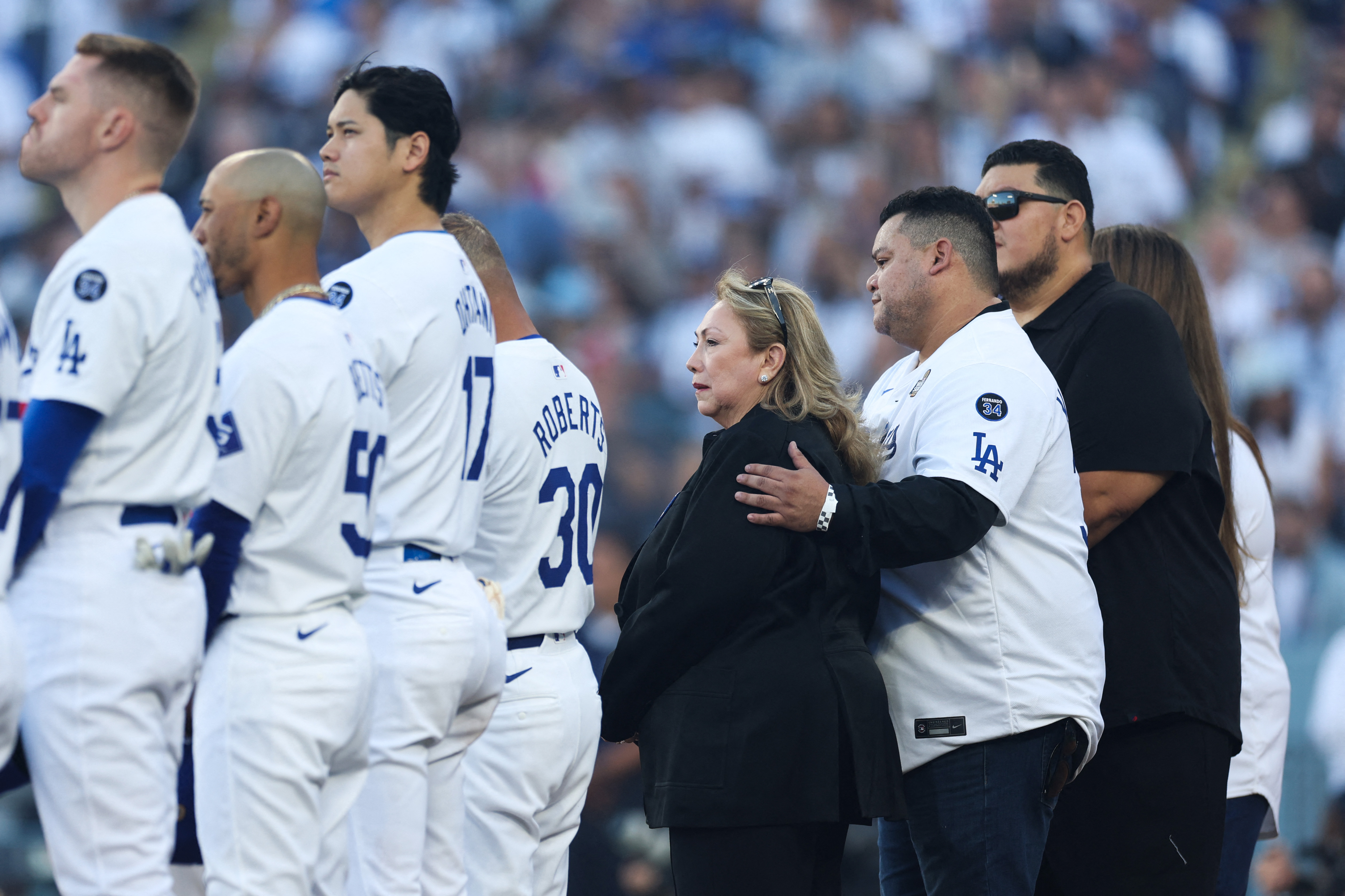 Los Dodgers homenajearon a Fernando Valenzuela antes del inicio de la Serie Mundial