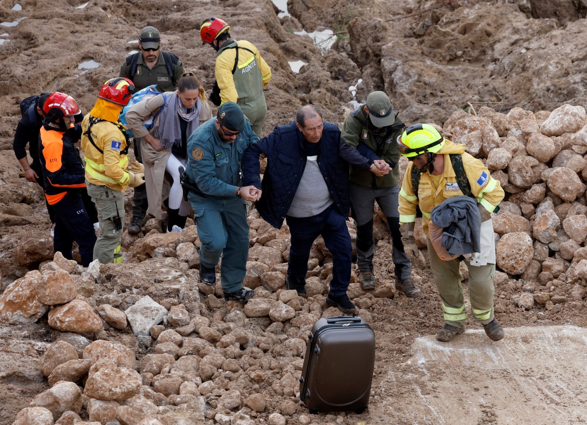 España continúa buscando víctimas tras las “inundaciones del siglo”