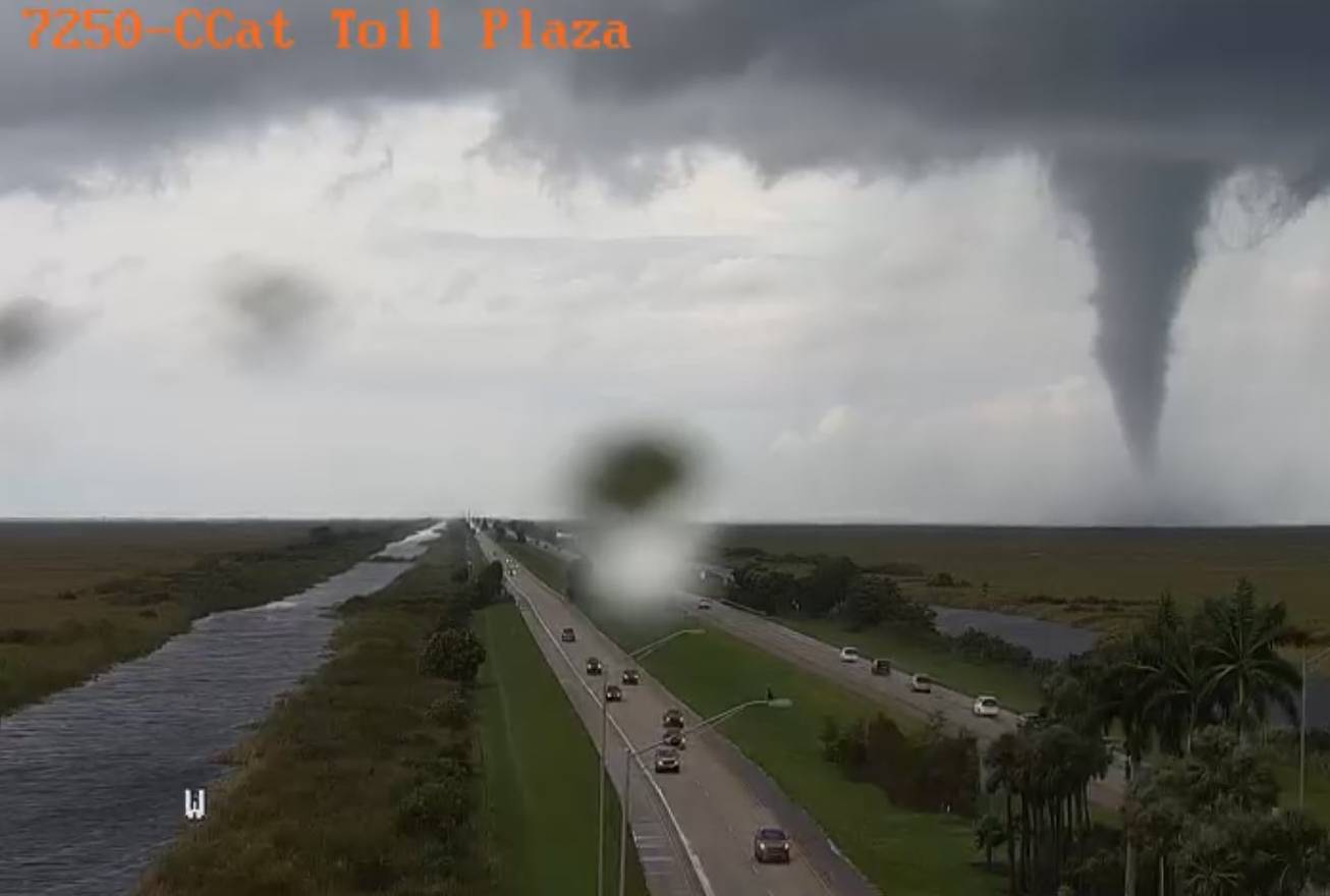 VIDEO: tornado se pasea amenazadoramente por Florida a solo horas de la llegada del huracán Milton