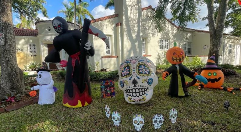 Latinos en EEUU celebran Halloween entre calabazas y disfraces para adaptarse a la cultura