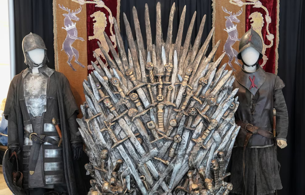 Una subasta de objetos icónicos de “Game of Thrones” recaudó millones de dólares