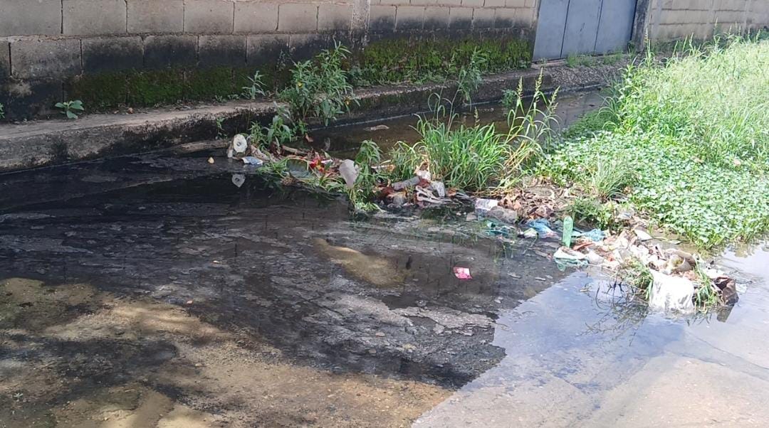 Más de 10 años tienen vecinos de Morichal en Maturín viviendo entre aguas negras