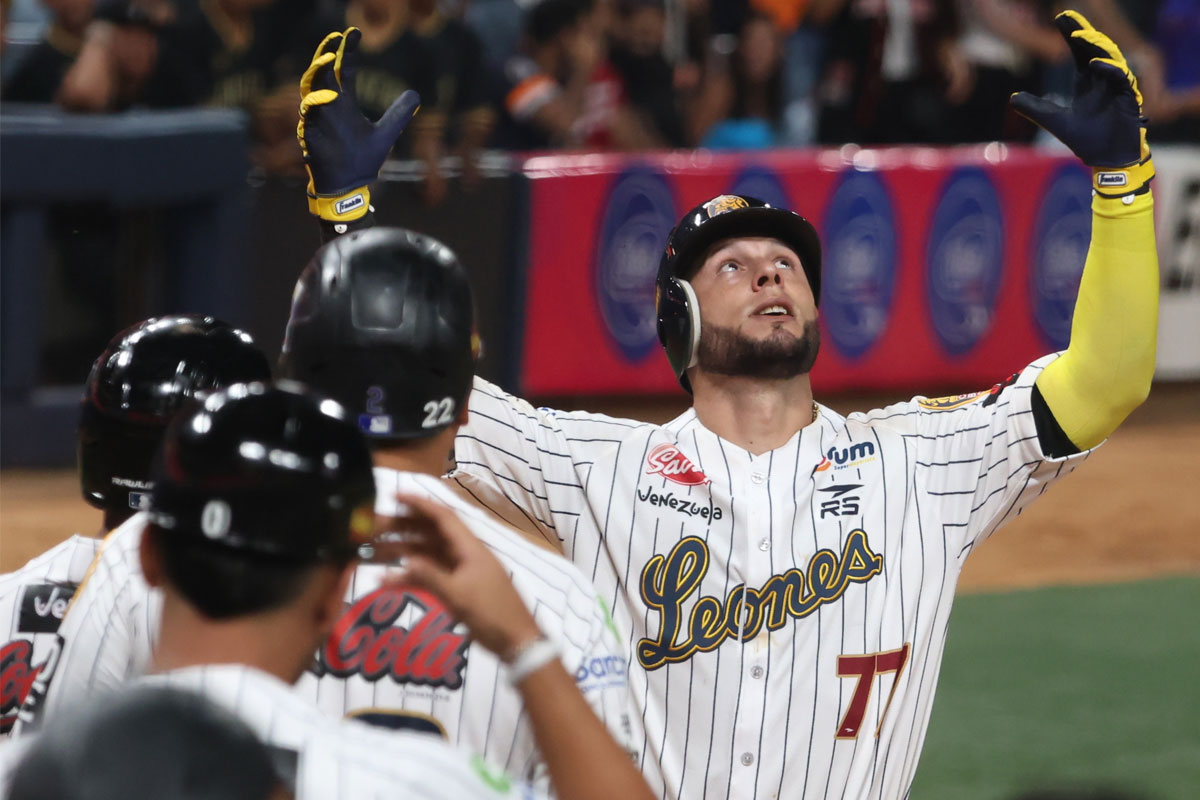 Leones del Caracas aplastaron a Águilas del Zulia en su debut