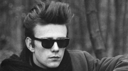 El trágico final de Stuart Sutcliffe, el “quinto Beatle” que murió a los 21 años