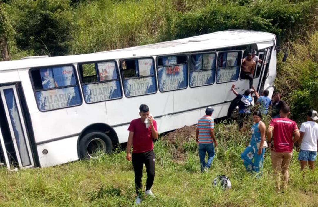 Dos equipos de fútbol sufrieron impactante accidente de tránsito en Guárico (VIDEO)