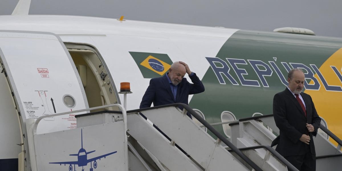 Avión que traslada a Lula de vuelta a Brasil sufrió “problema técnico”