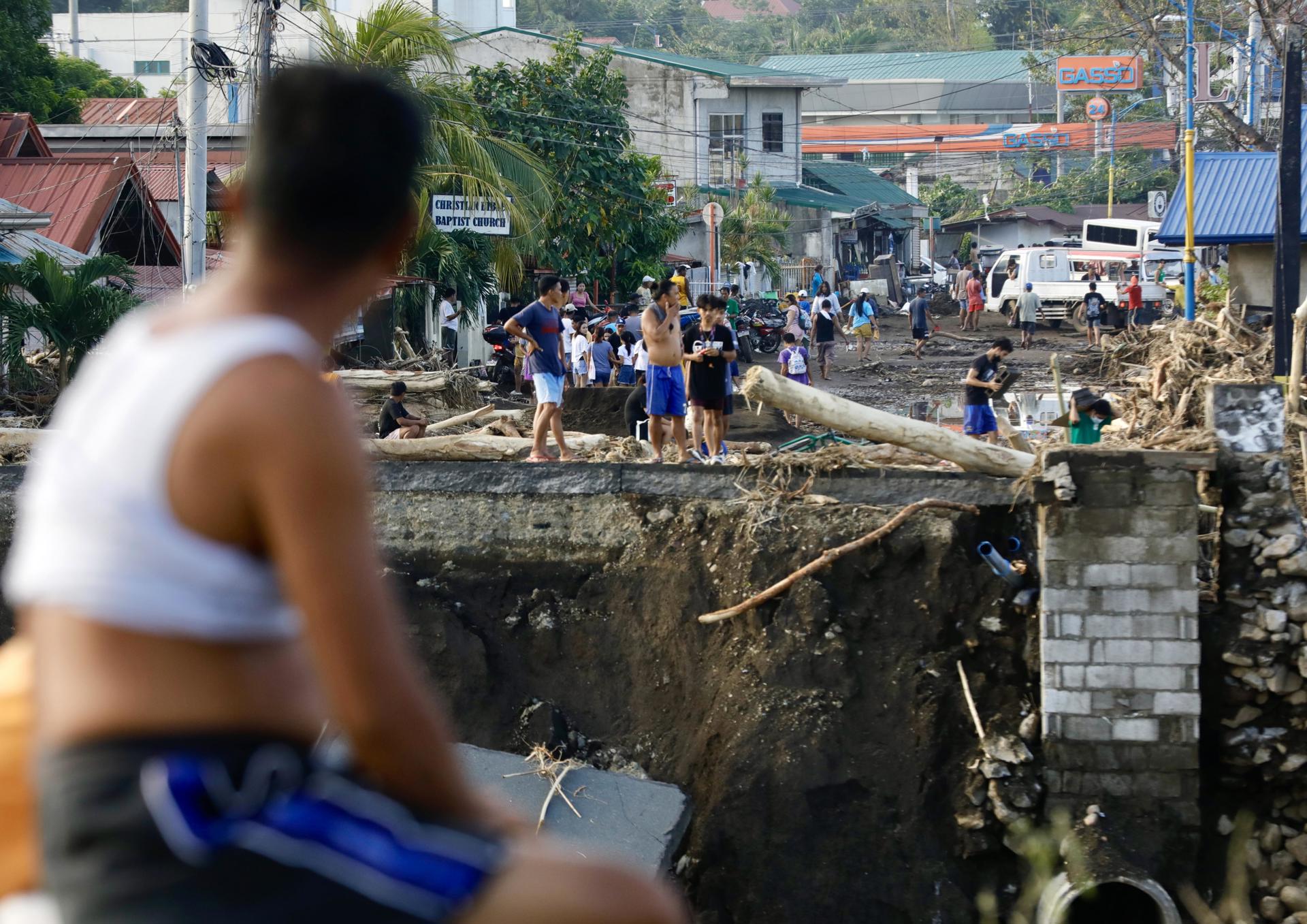 Suben a 116 las muertes por la tormenta Trami en Filipinas, en alerta por nuevo ciclón