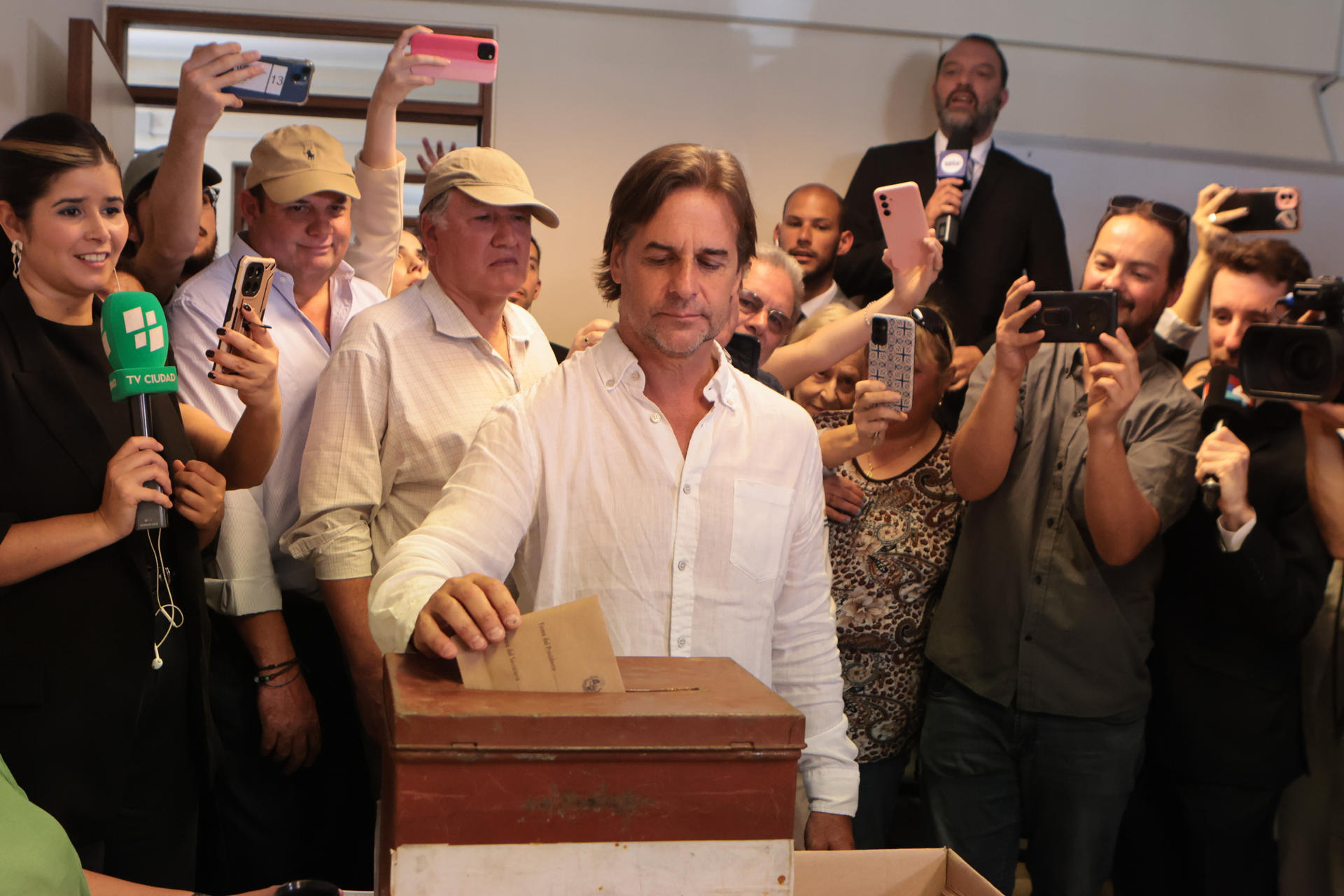 Luis Lacalle Pou votó en Uruguay: Hoy empieza a cambiar el gobierno de alguna manera