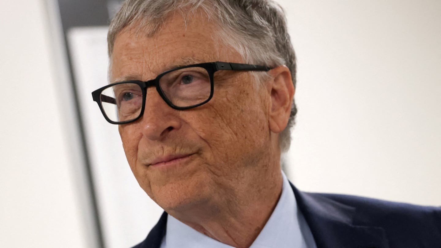 Bill Gates busca gente de cualquier parte del mundo para trabajar con IA y paga un dineral: ¿interesado?