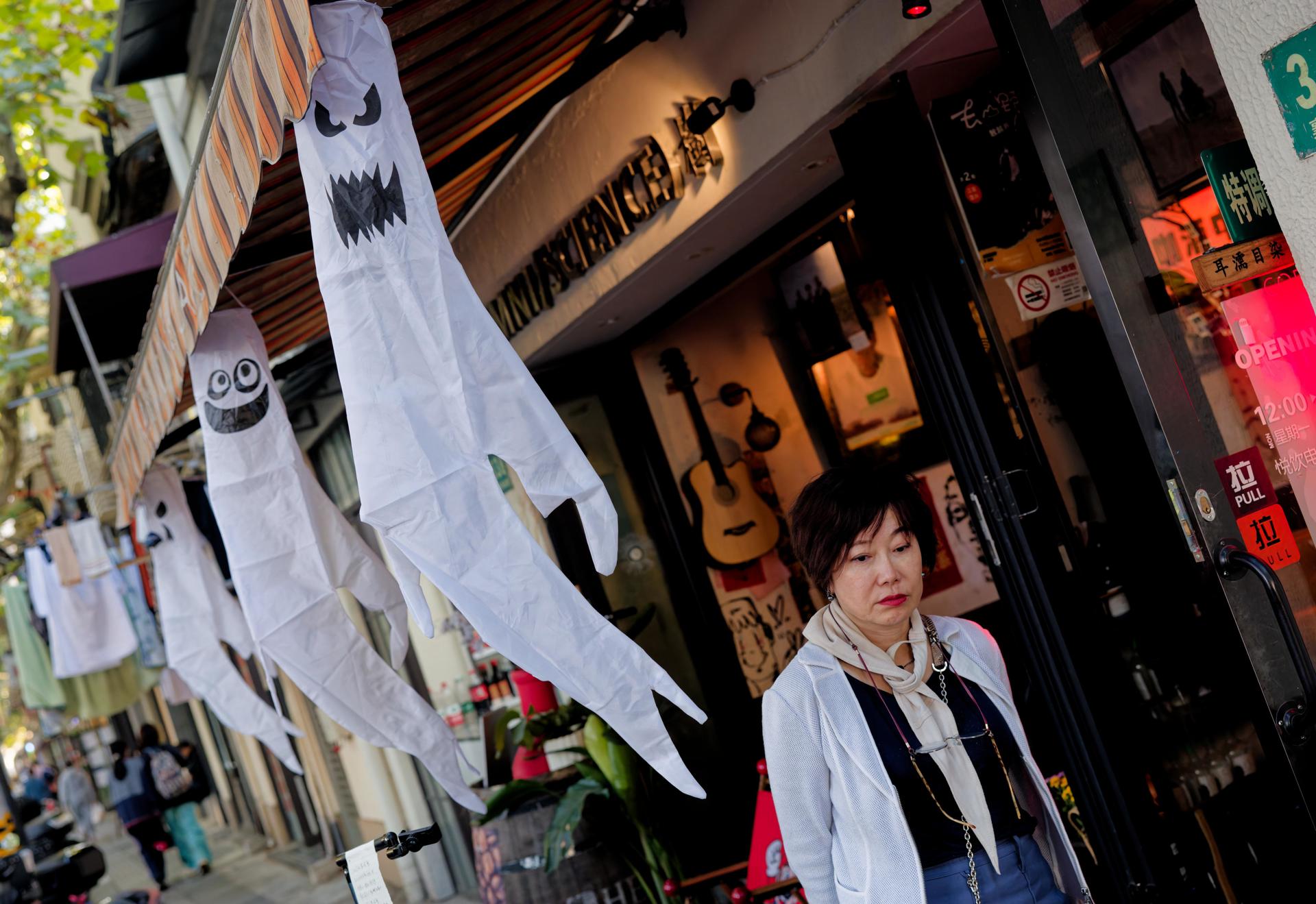 Shanghái “prohíbe” Halloween para impedir que los disfraces sean expresión de protesta