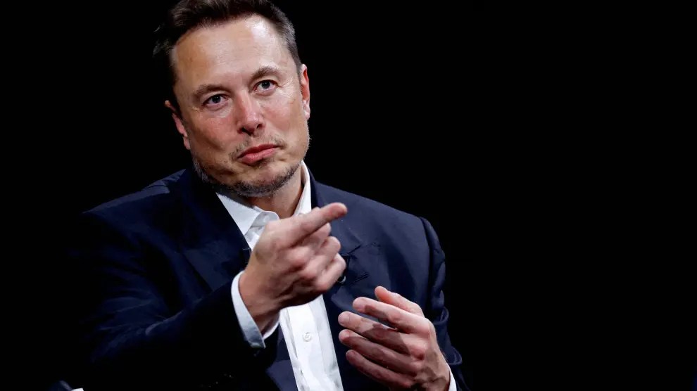 Elon Musk ya dio dos premios de un millón de dólares a votantes pese a los avisos judiciales