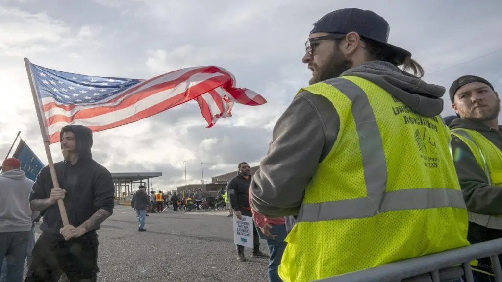 Trabajadores portuarios de EEUU ponen fin a la huelga tras lograr acuerdo de principio