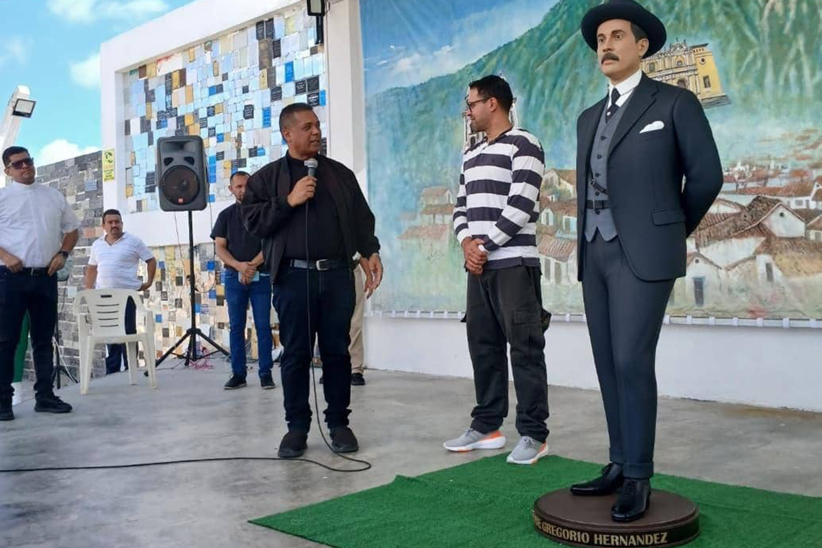 Una ofrenda de fe: La escultura hiperrealista del Beato Dr. José Gregorio Hernández hecha por un merideño