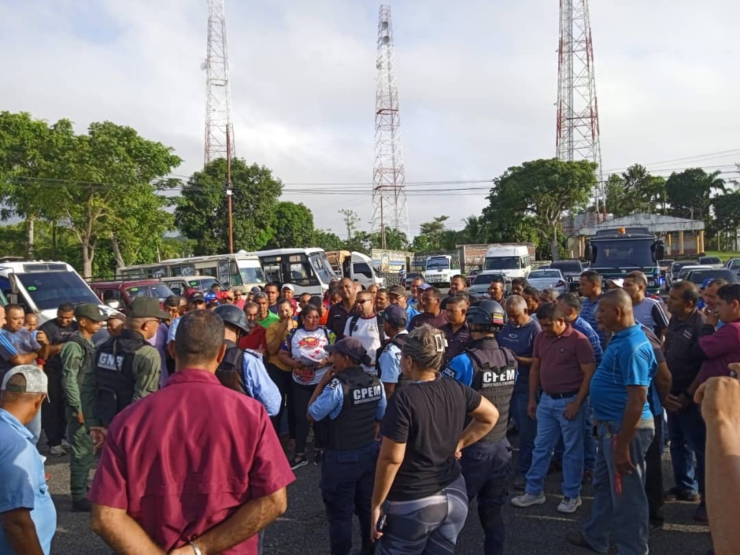 Choferes de Caripito en Monagas mantienen paro de transporte en protesta por las líneas piratas