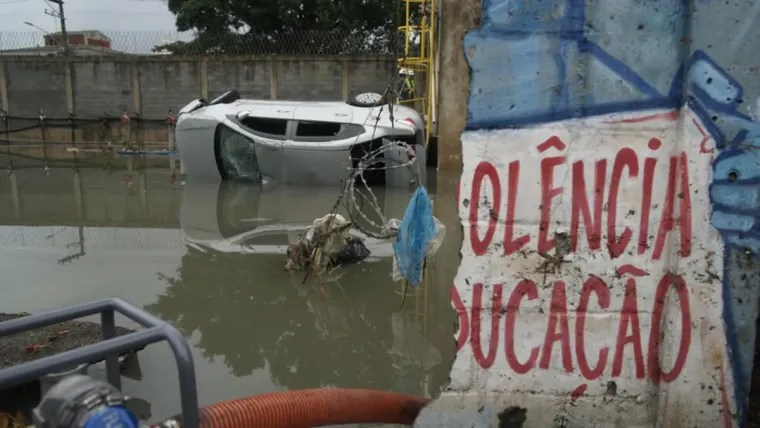 Un temporal dejó tres muertos en Río de Janeiro y causa estragos al sur del país