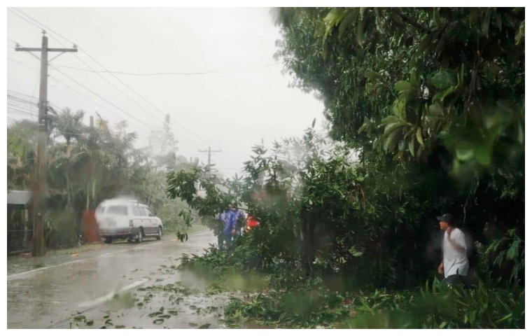 Tifón Yinxing dejó miles de afectados y daños materiales en su paso por Filipinas