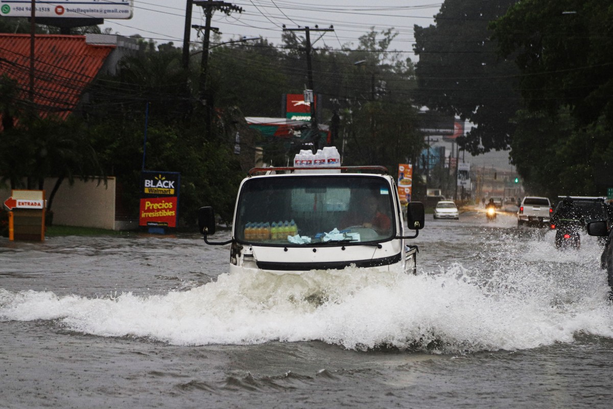 Tormenta Sara causó fuertes lluvias en Honduras y Costa Rica