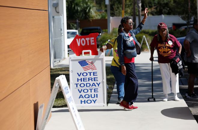 Con drones, cristales antibalas y un botón de pánico: EEUU blindó centros de votación