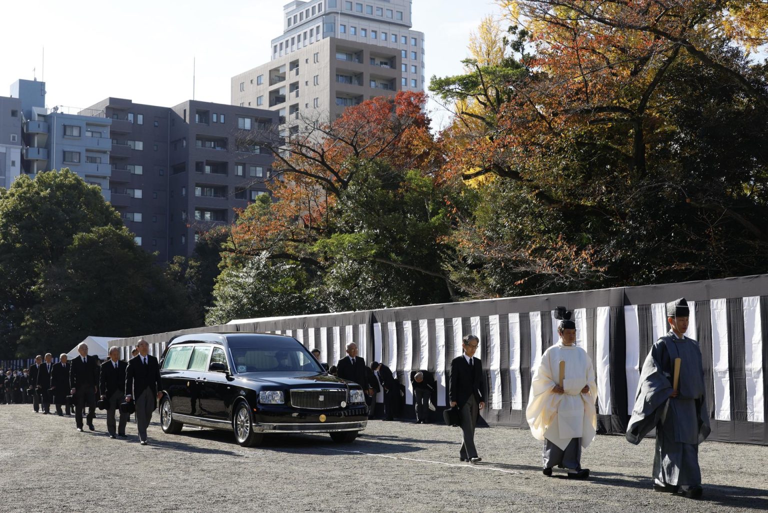 La familia imperial japonesa despide en un funeral a la princesa Yuriko